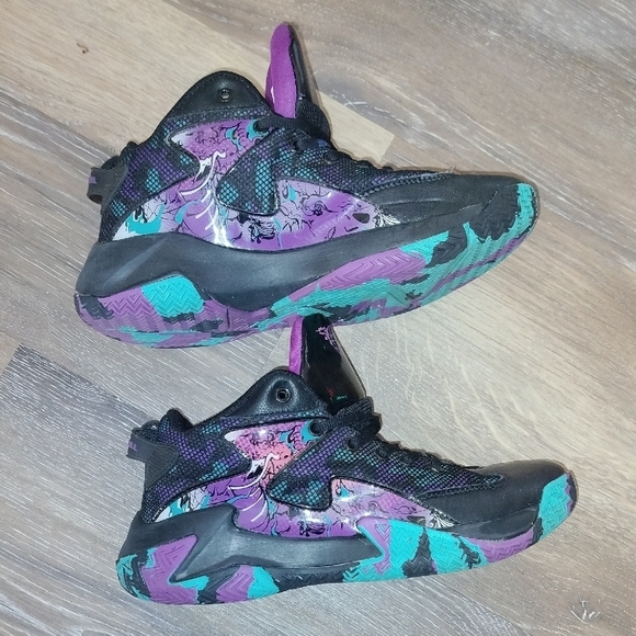 Athletic Sneakers Black and Purple Padded Collar - Picture 4 of 7